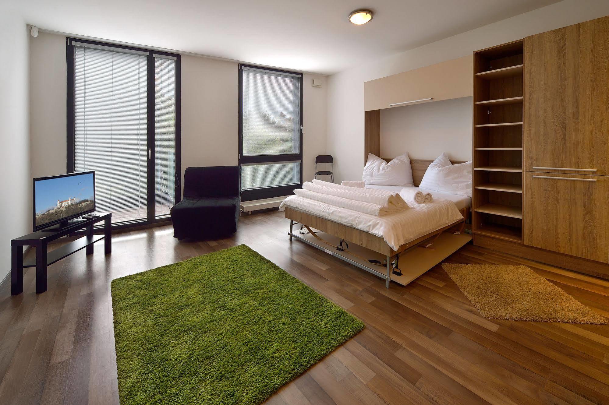 Ambiente Serviced Apartments - Dunajska Bratislava Exterior foto